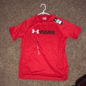 NEVER WORN- Under Armour short sleeve T-shirt